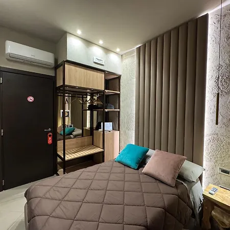 Tropicana كازيرتا